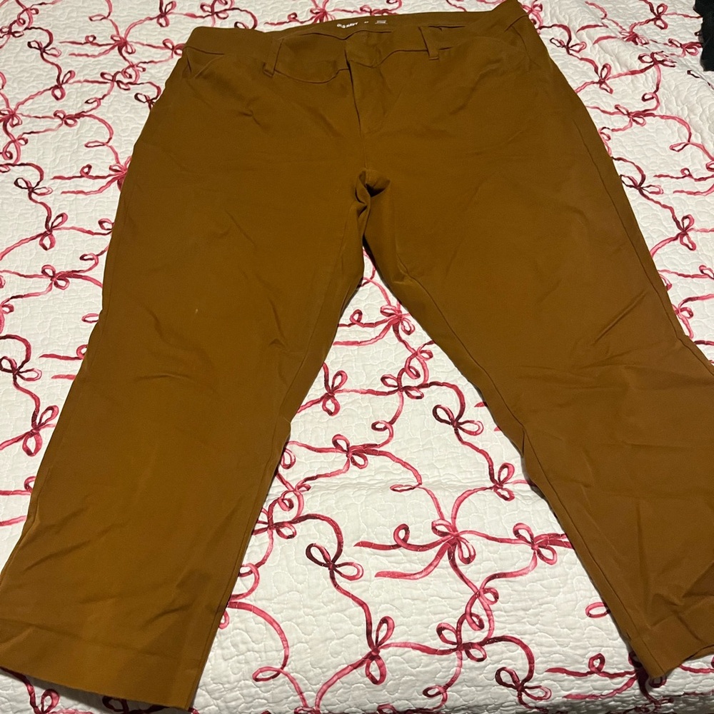 Old Navy High-Rise Pixie Pants in Brown